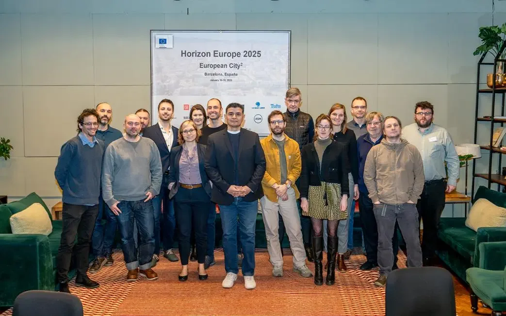 Group of people representing team of ec2 project